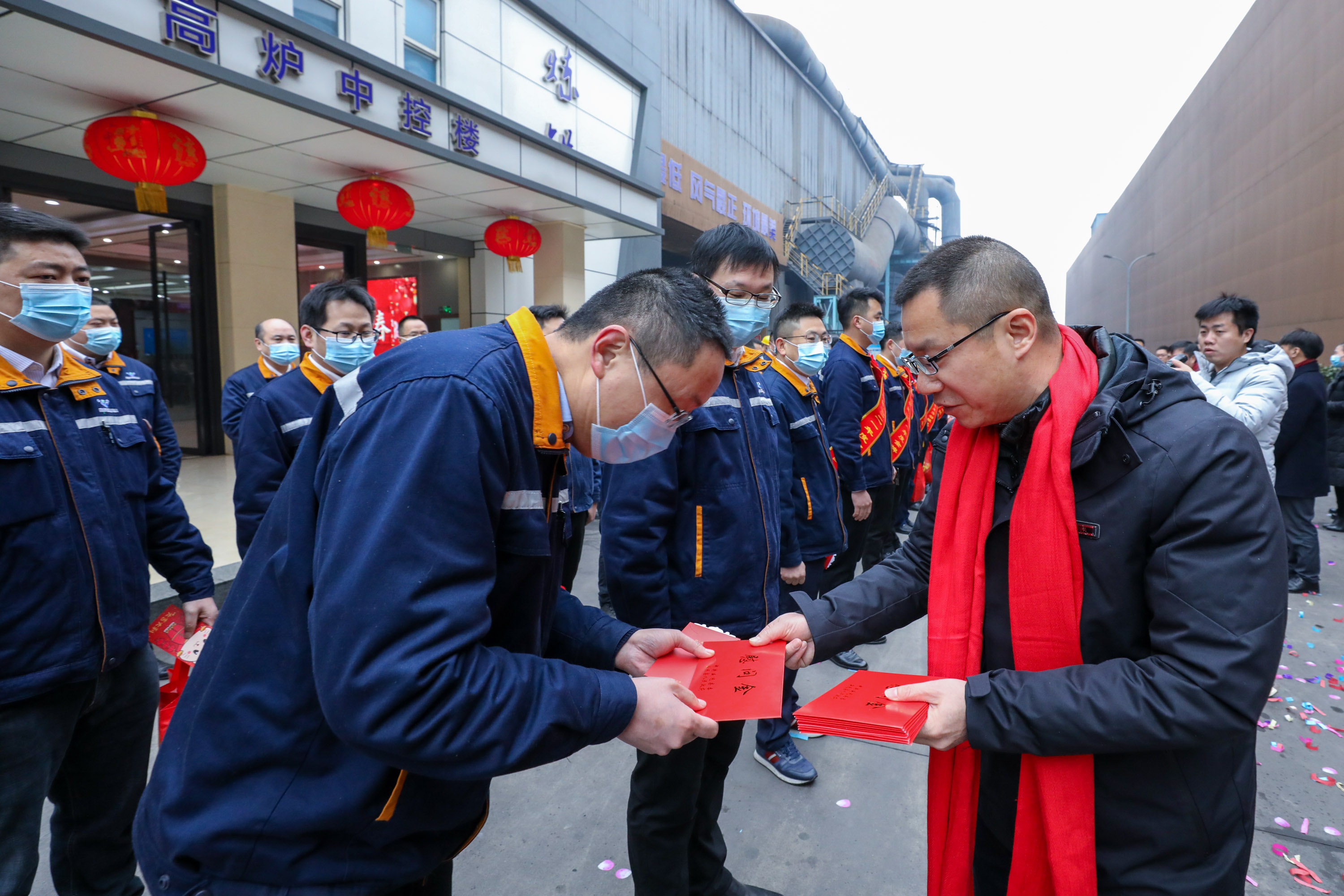 威远县委书记兰徐春节到连界基地慰问(图2)